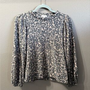 Riley & Rae Gray Leopard Long Sleeve Top